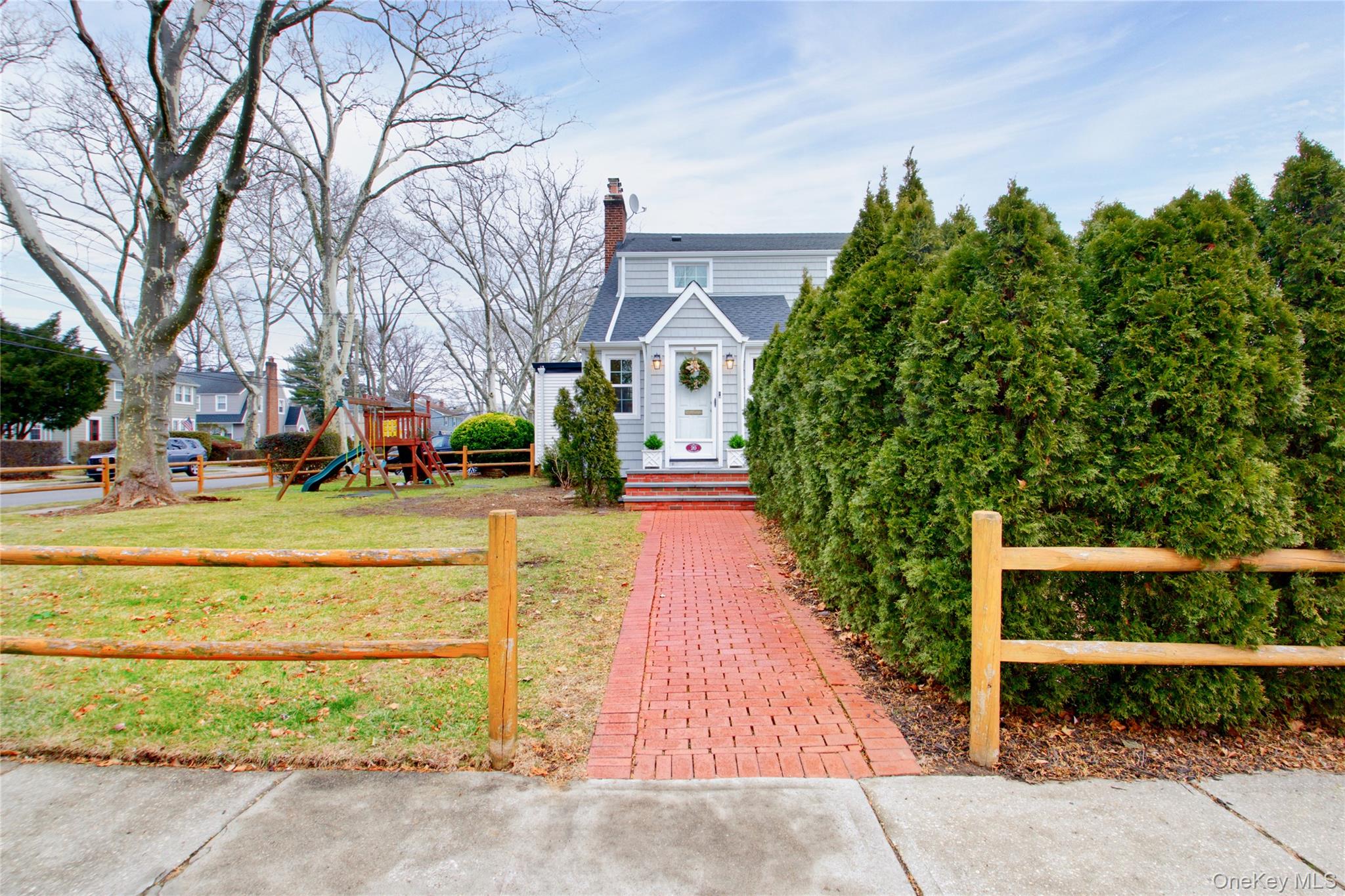 #2 photo, 20 Salisbury Avenue, Stewart Manor , NY 11530