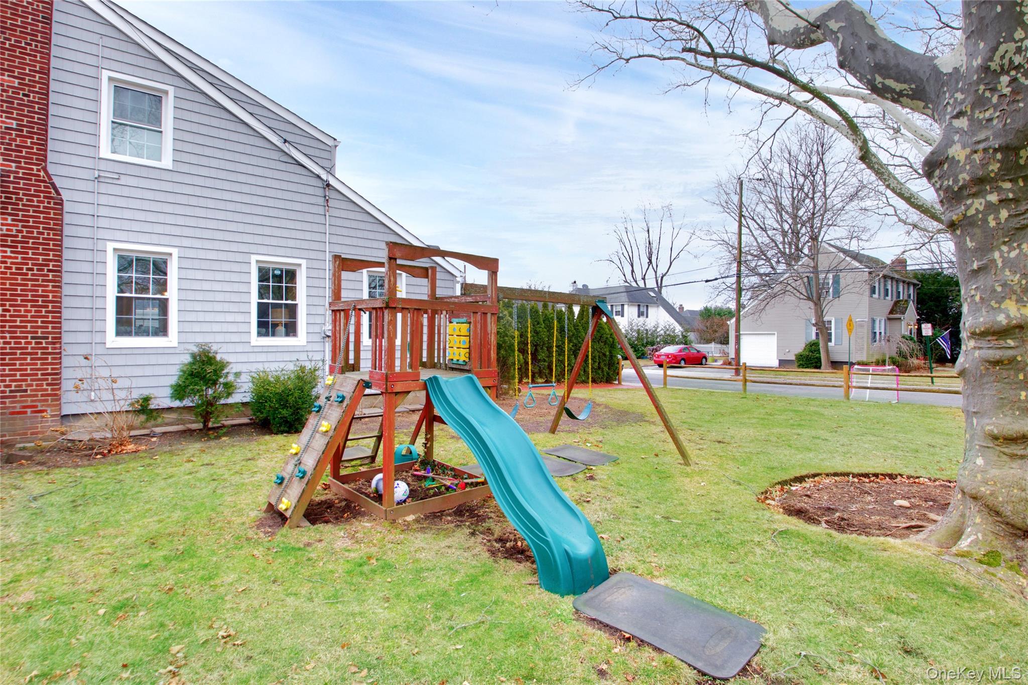 #5 photo, 20 Salisbury Avenue, Stewart Manor , NY 11530