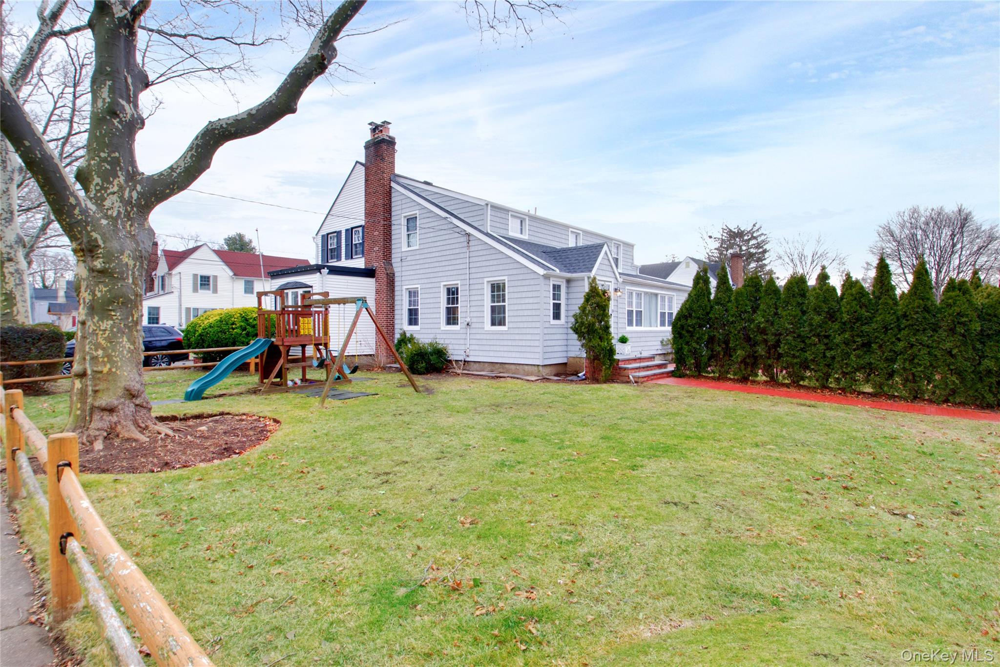 #6 photo, 20 Salisbury Avenue, Stewart Manor , NY 11530