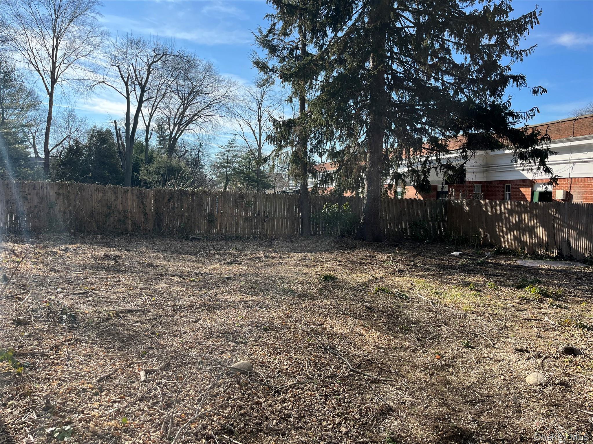 #2 photo, 8 Ketewomoke Drive, सफ़ोक काउंटी Halesite , NY 11743