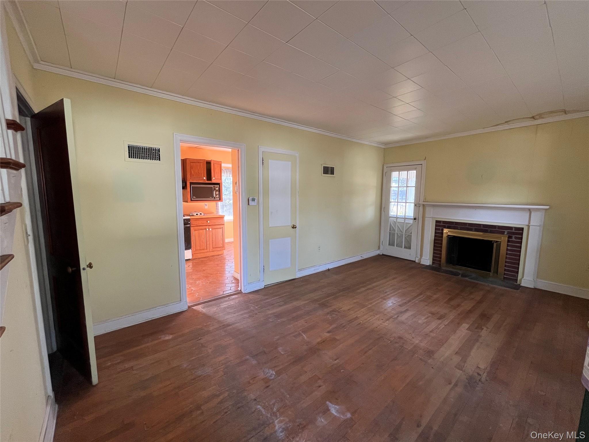 #5 photo, 8 Ketewomoke Drive, सफ़ोक काउंटी Halesite , NY 11743