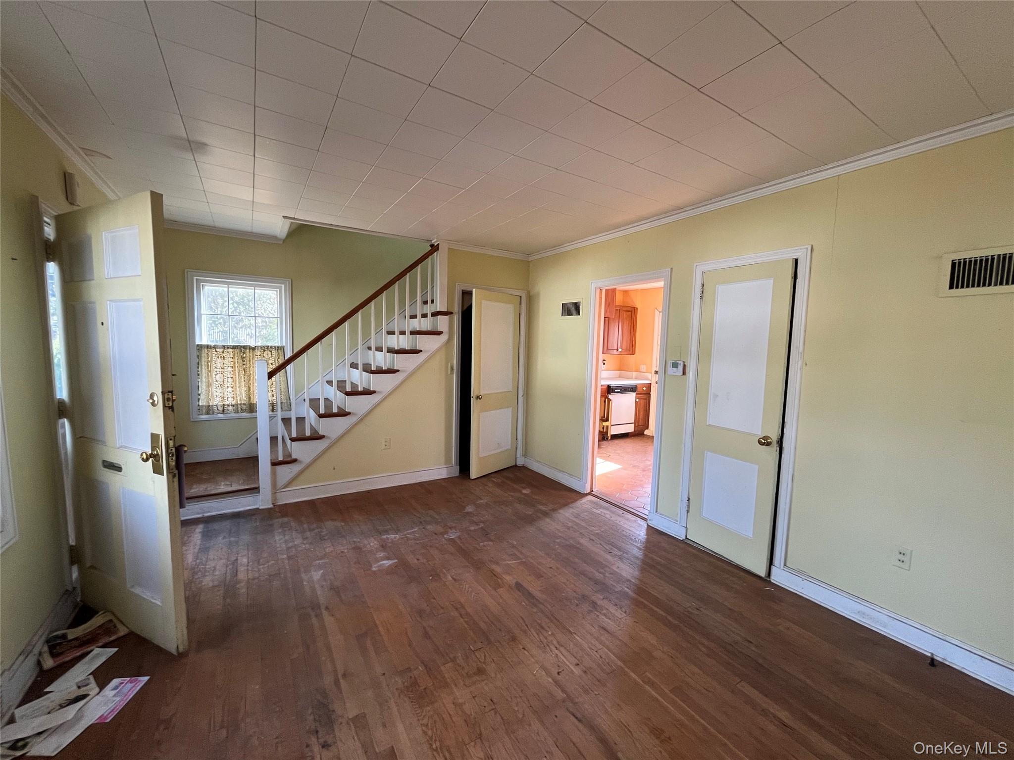 #6 photo, 8 Ketewomoke Drive, सफ़ोक काउंटी Halesite , NY 11743