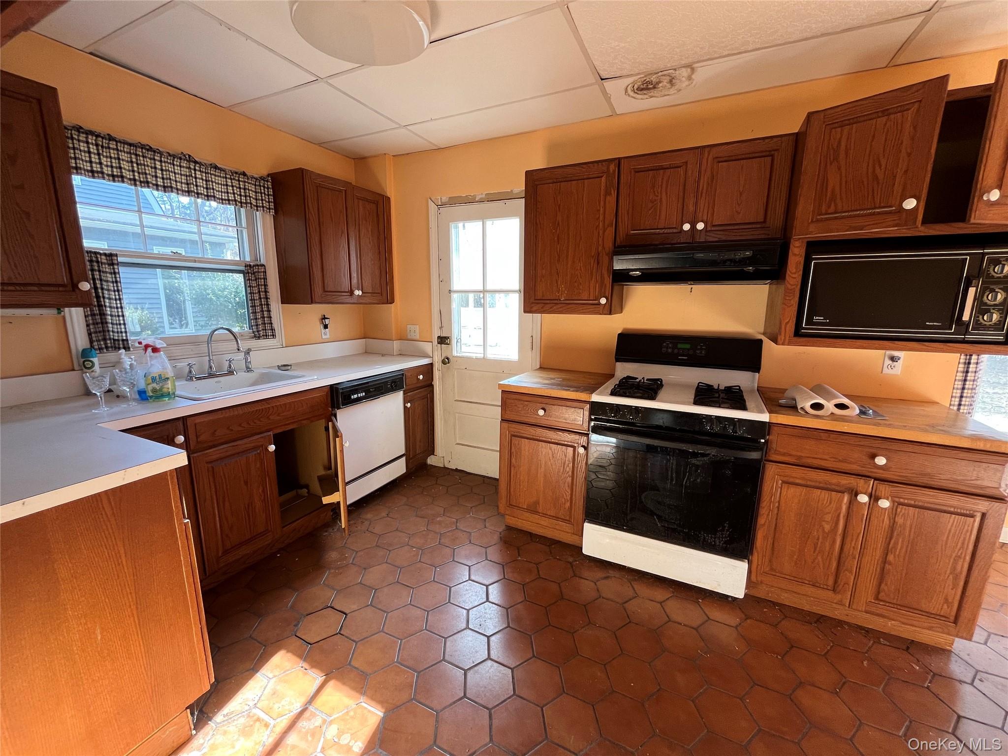 #7 photo, 8 Ketewomoke Drive, सफ़ोक काउंटी Halesite , NY 11743