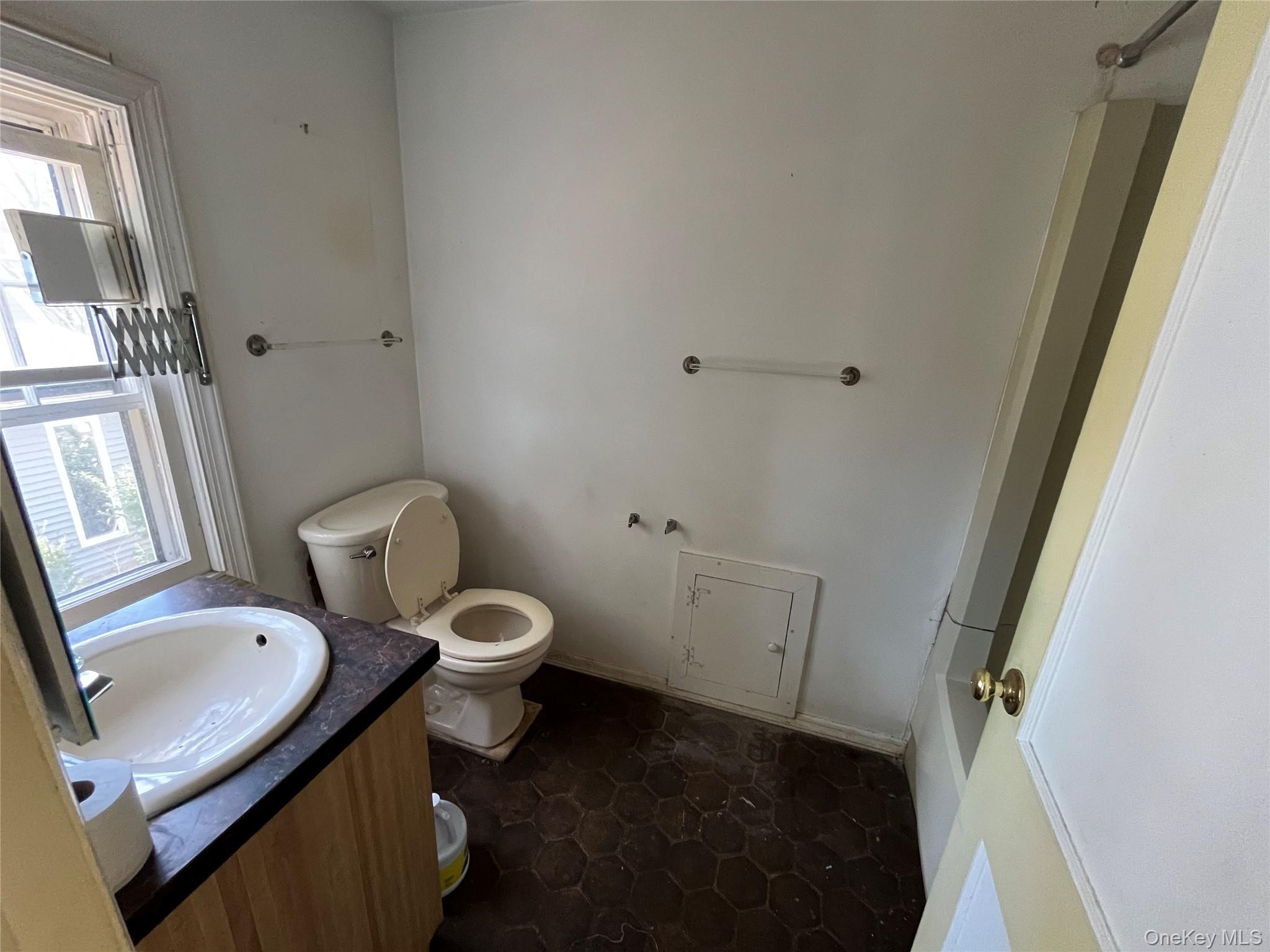 #9 photo, 8 Ketewomoke Drive, सफ़ोक काउंटी Halesite , NY 11743