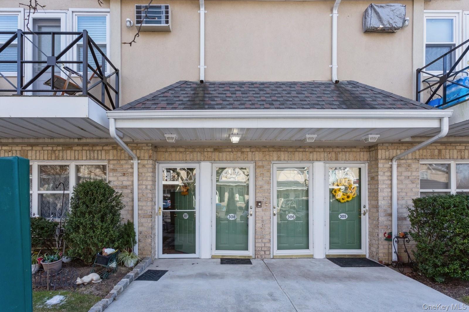 #2 photo, 308 Cambridge Court, Glen Cove , NY 11542