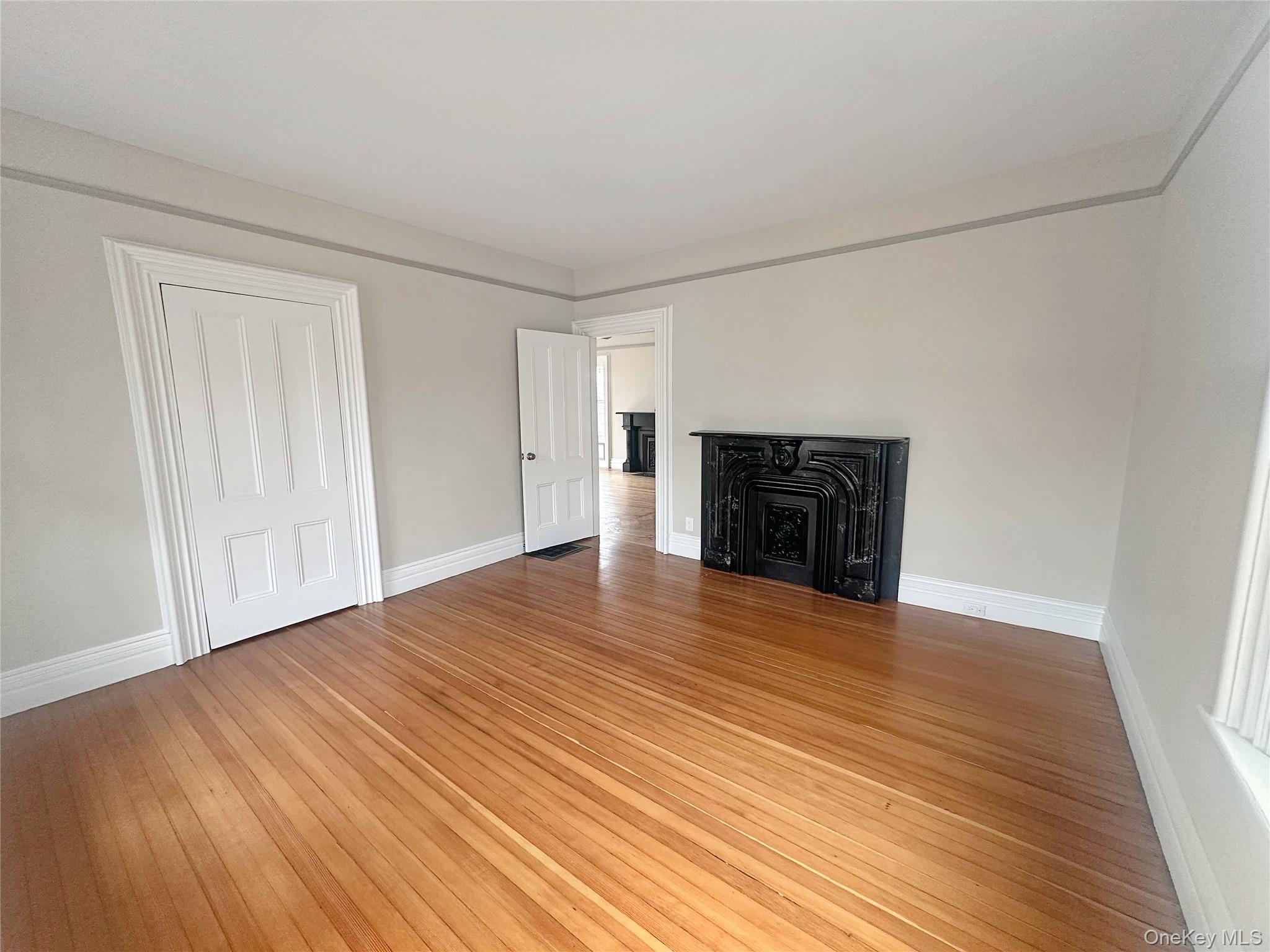 #7 photo, 611 Main Street, Саффолк ‖ Greenport , NY 11944