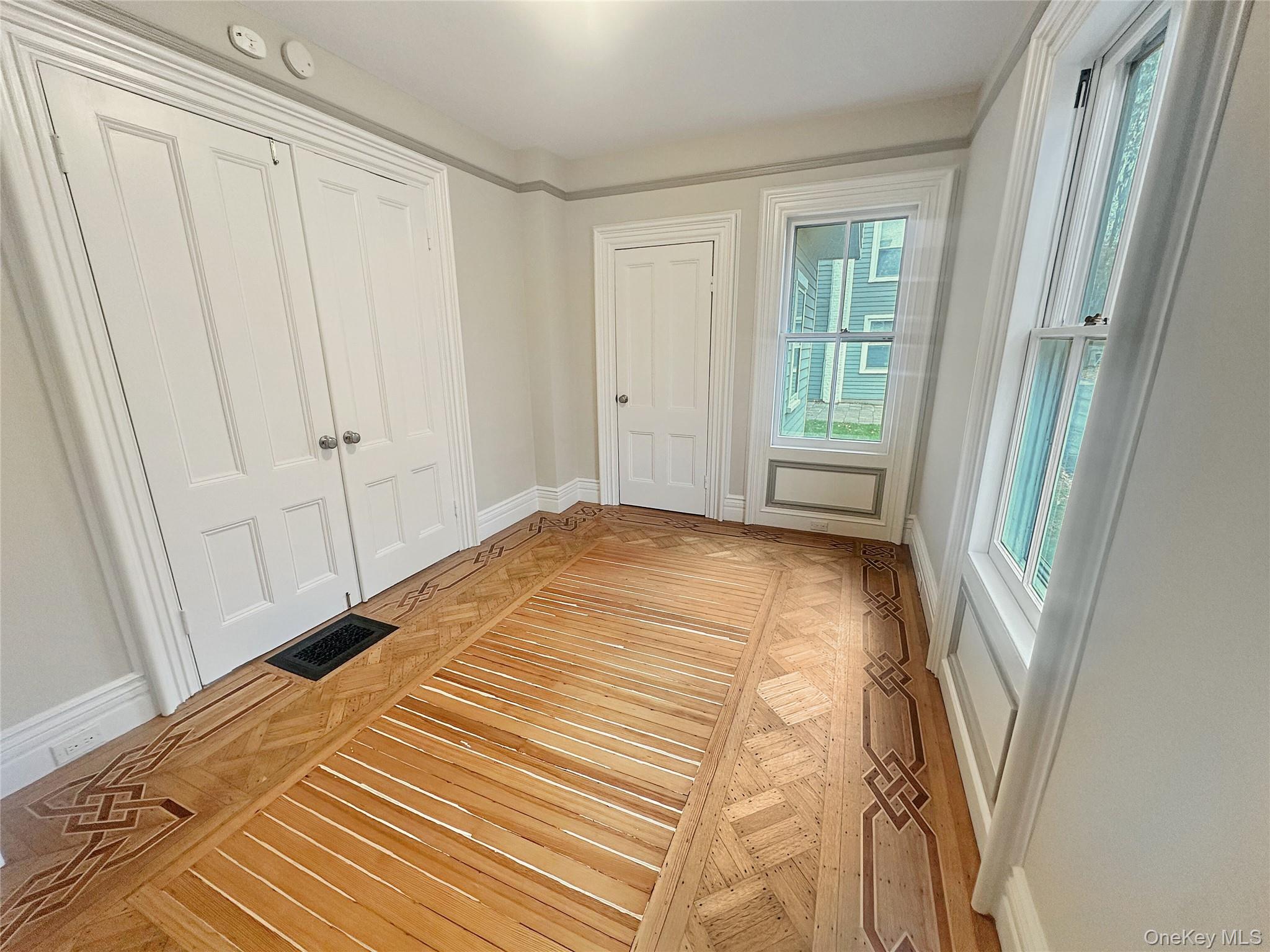 #8 photo, 611 Main Street, Саффолк ‖ Greenport , NY 11944