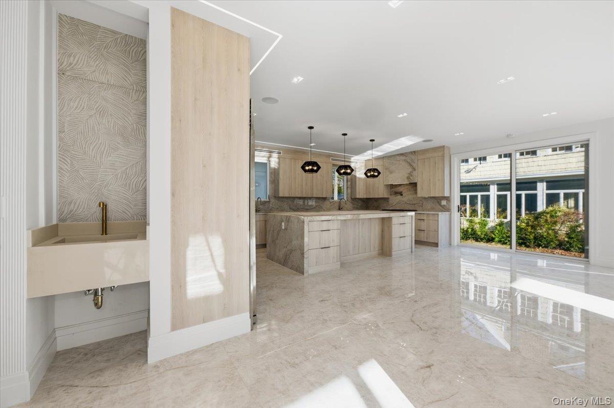 #13 photo, 132 Park Street, מחוז נסאו Woodmere , NY 11598