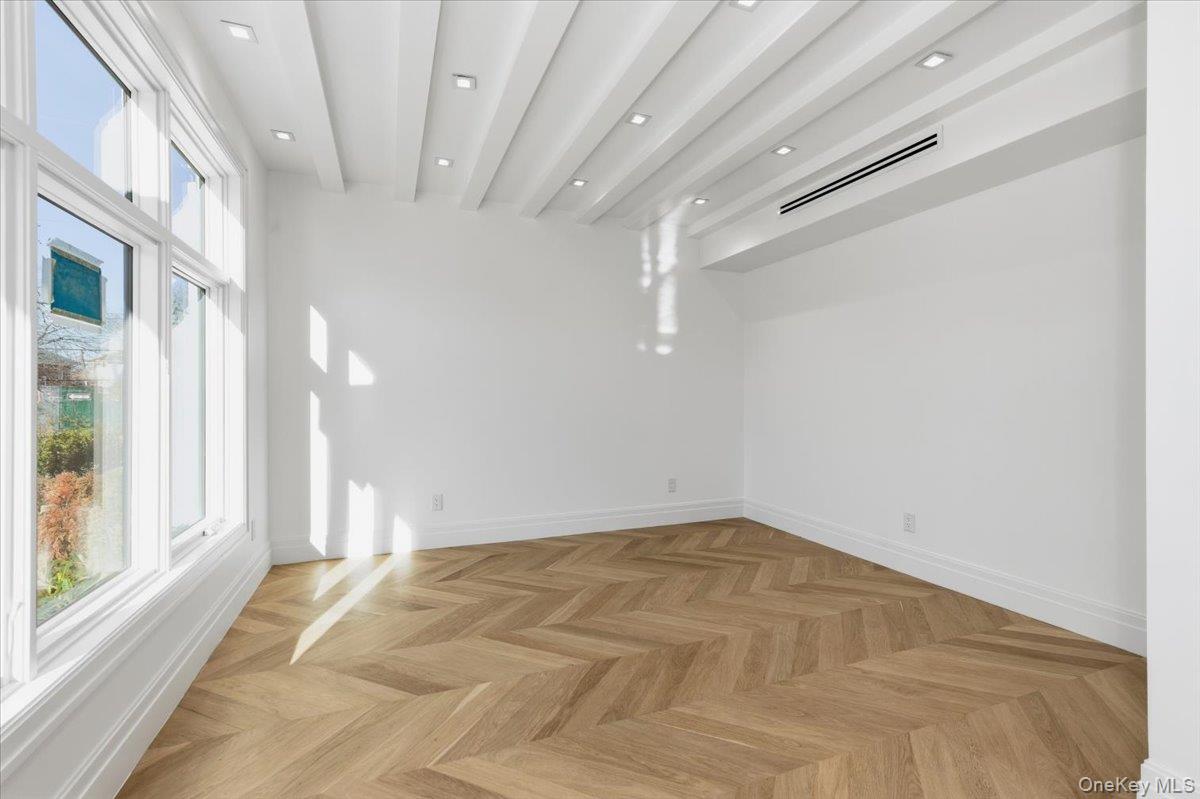 #5 photo, 132 Park Street, מחוז נסאו Woodmere , NY 11598