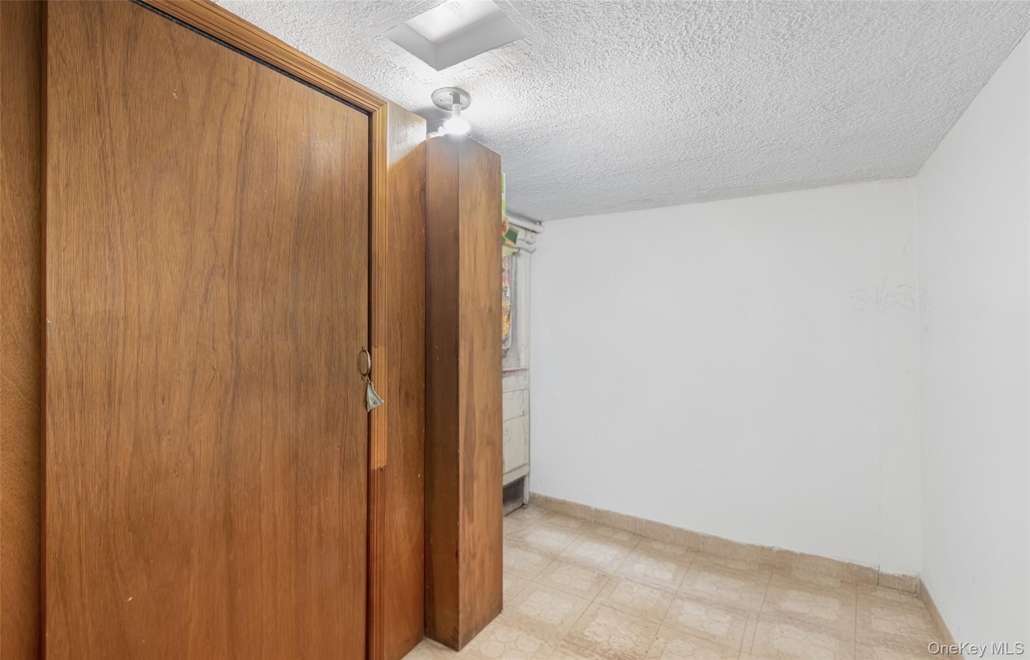 #14 photo, 1950 80th Street, कुईंस East Elmhurst , NY 11370