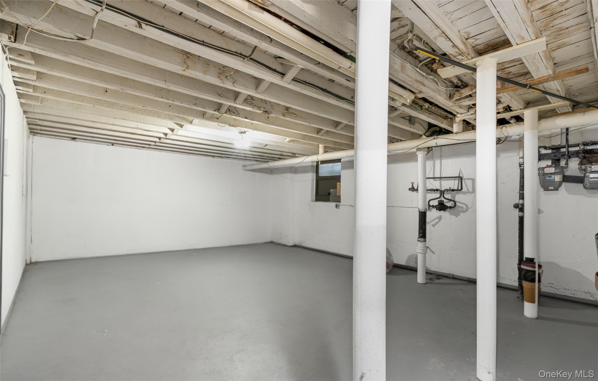 #15 photo, 1950 80th Street, कुईंस East Elmhurst , NY 11370