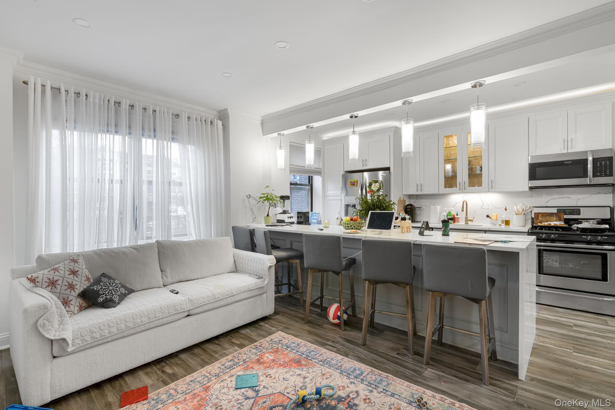 #5 photo, 1950 80th Street, कुईंस East Elmhurst , NY 11370