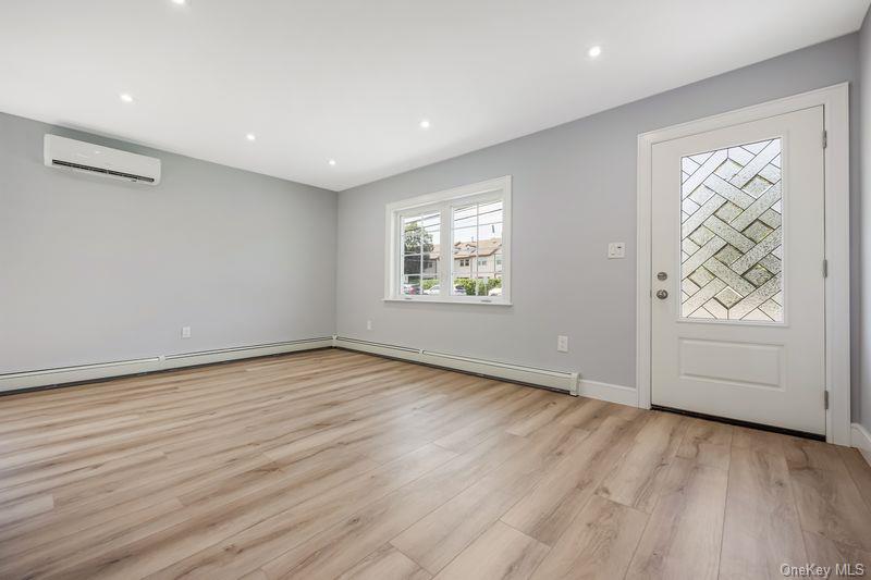 #14 photo, 335 Peninsula Boulevard, מחוז נסאו Cedarhurst , NY 11516