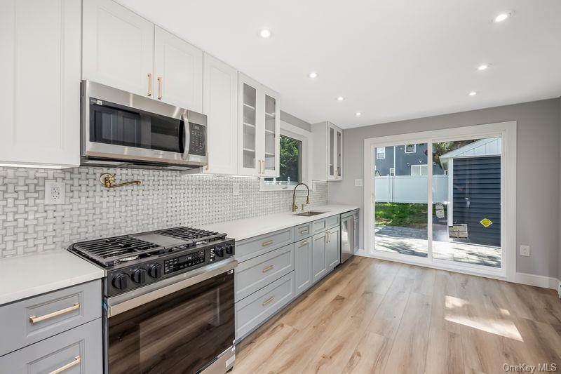 #15 photo, 335 Peninsula Boulevard, מחוז נסאו Cedarhurst , NY 11516