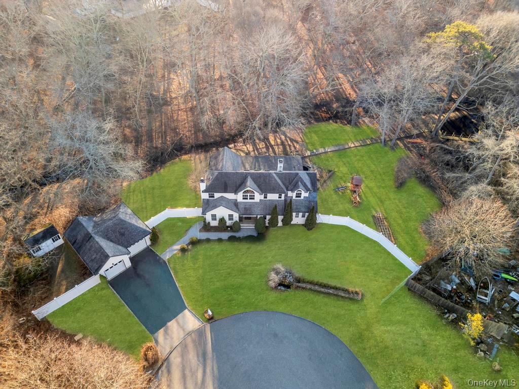 #1 photo, 20 Tulip Court, 东长岛 Moriches , NY 11955