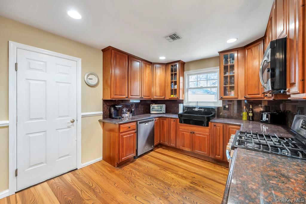 #19 photo, 20 Tulip Court, 东长岛 Moriches , NY 11955