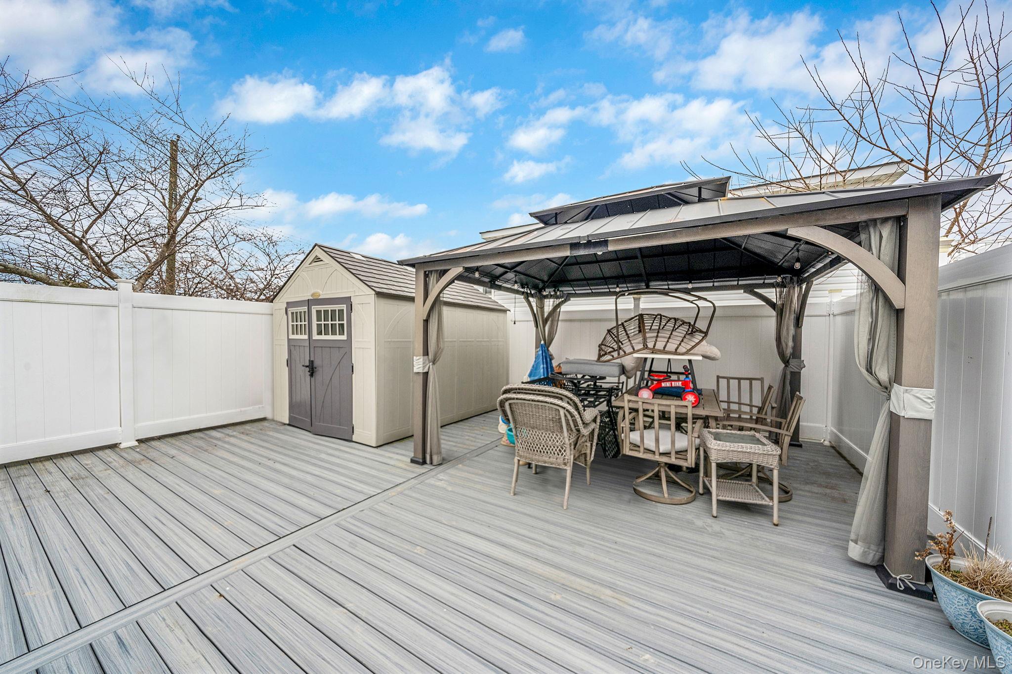 #12 photo, 1515 Cross Bay Boulevard, קווינס Broad Channel , NY 11693