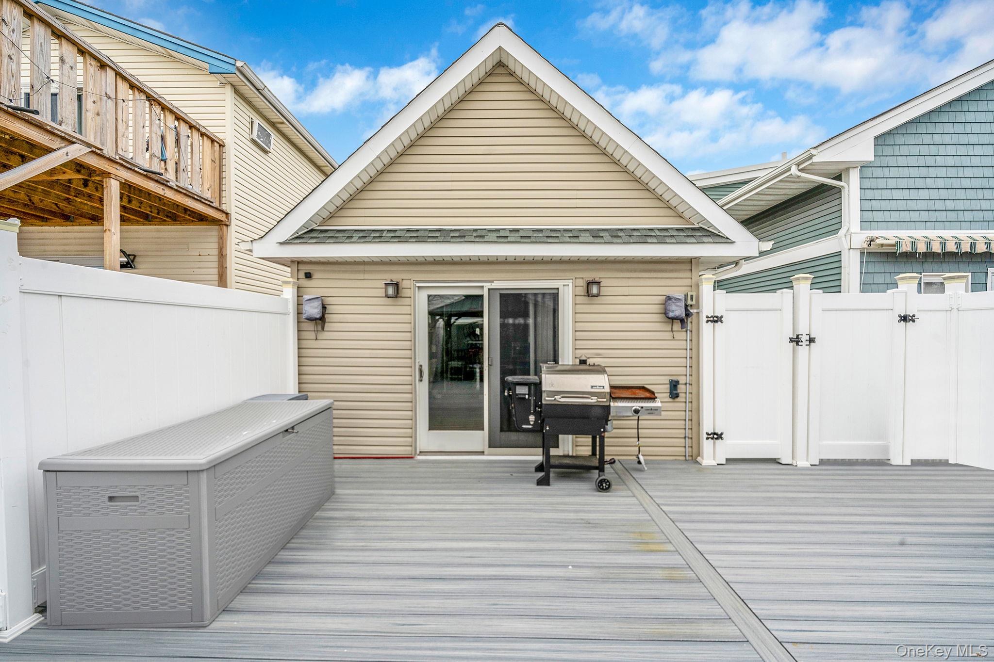 #13 photo, 1515 Cross Bay Boulevard, קווינס Broad Channel , NY 11693