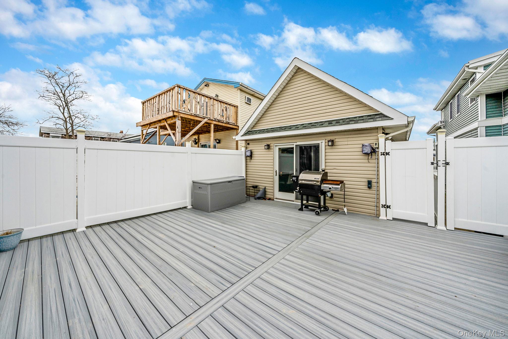 #14 photo, 1515 Cross Bay Boulevard, קווינס Broad Channel , NY 11693