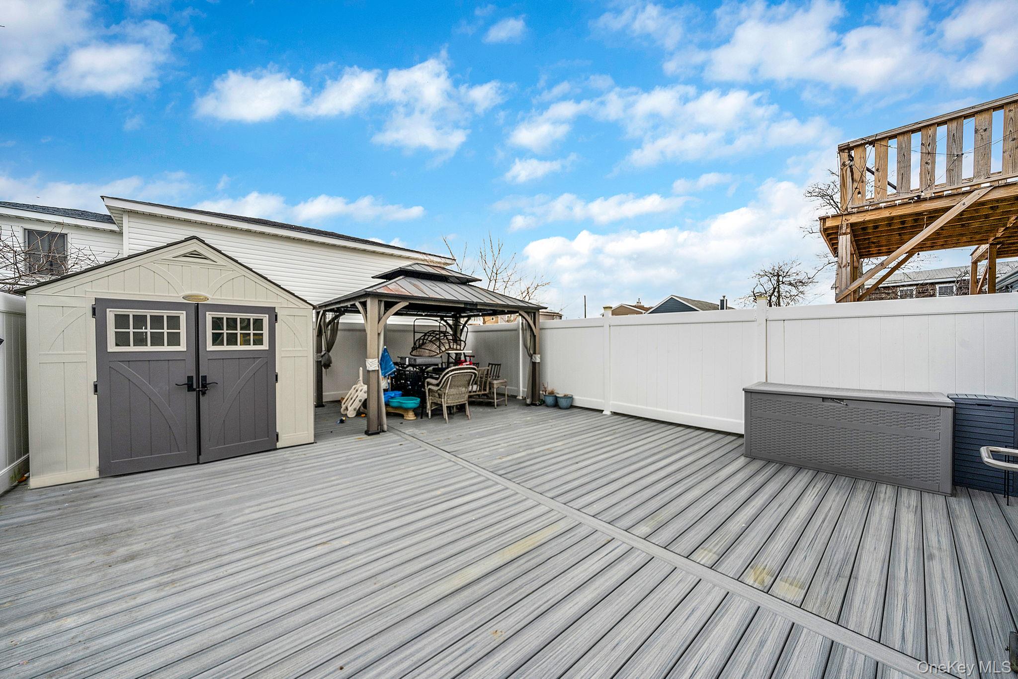 #15 photo, 1515 Cross Bay Boulevard, קווינס Broad Channel , NY 11693