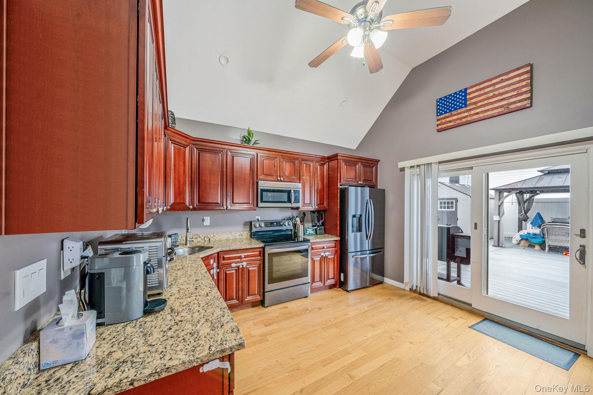 #6 photo, 1515 Cross Bay Boulevard, קווינס Broad Channel , NY 11693