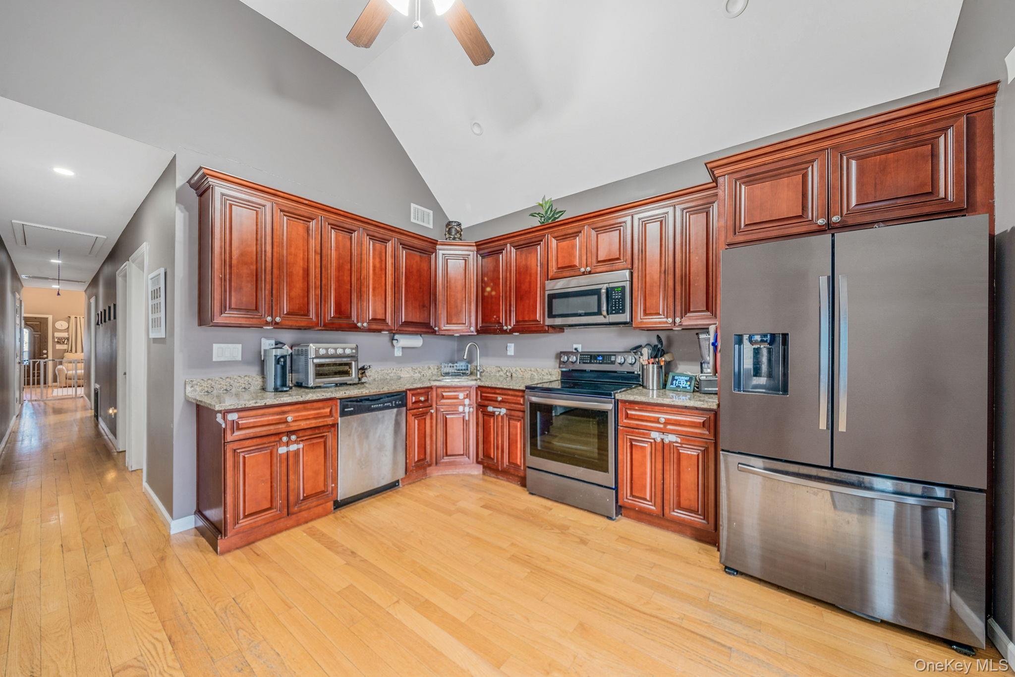 #7 photo, 1515 Cross Bay Boulevard, קווינס Broad Channel , NY 11693