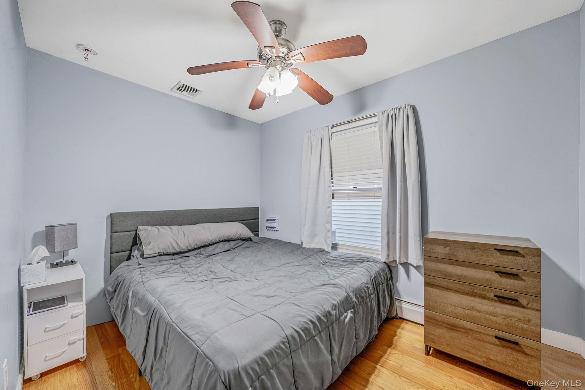 #8 photo, 1515 Cross Bay Boulevard, קווינס Broad Channel , NY 11693