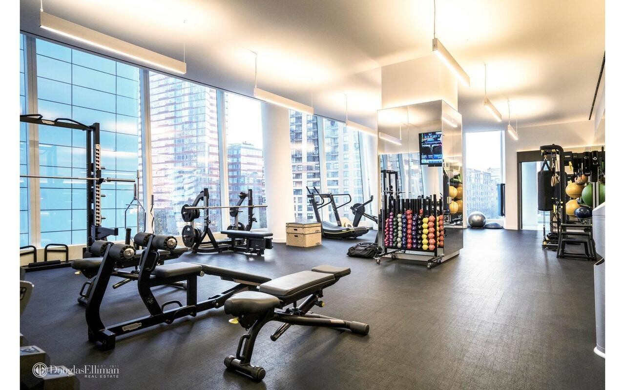 #17 photo, 50 WEST Street, Financial District , NY 10006