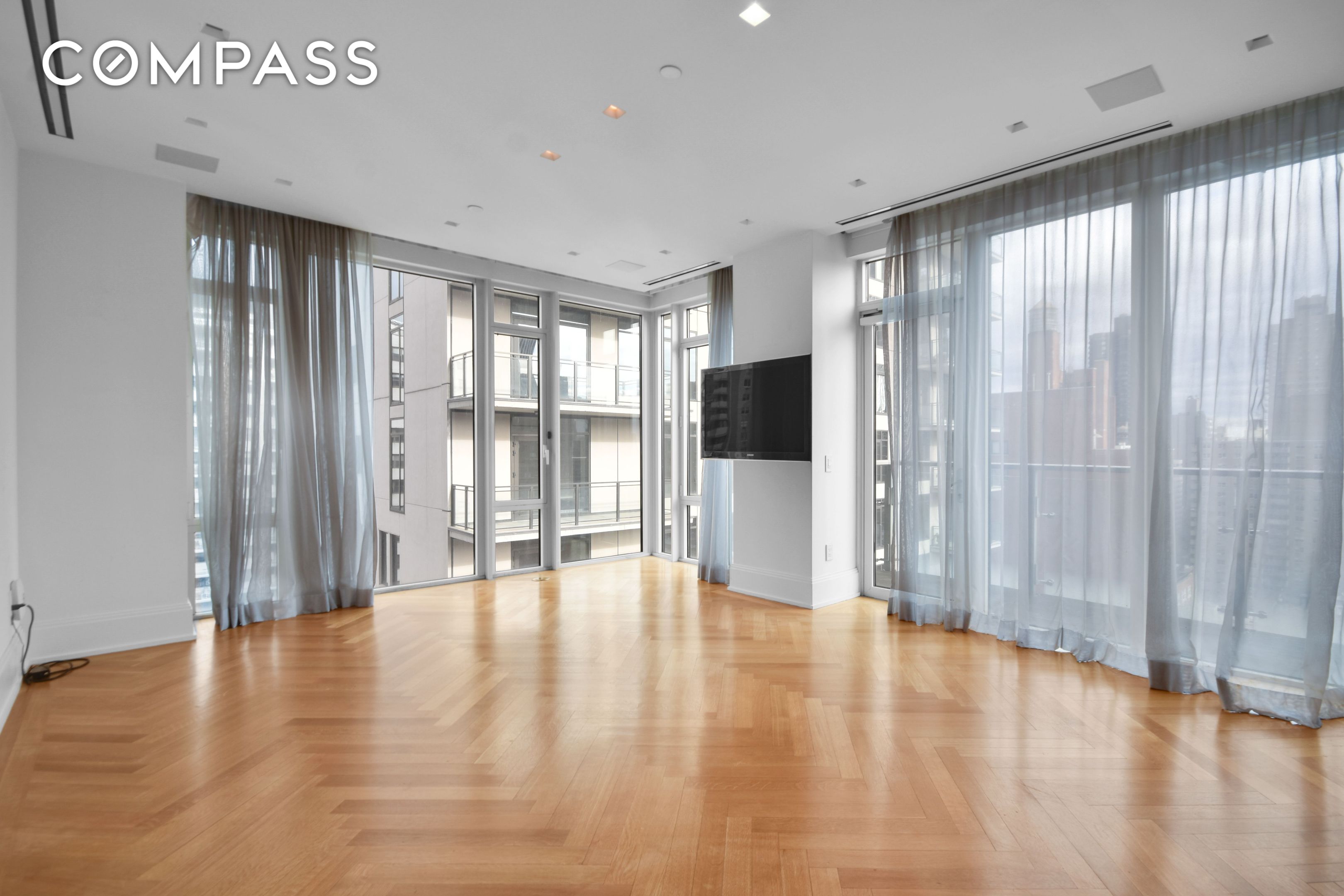 #3 photo, 305 E 85th Street, Upper East Side , NY 10028