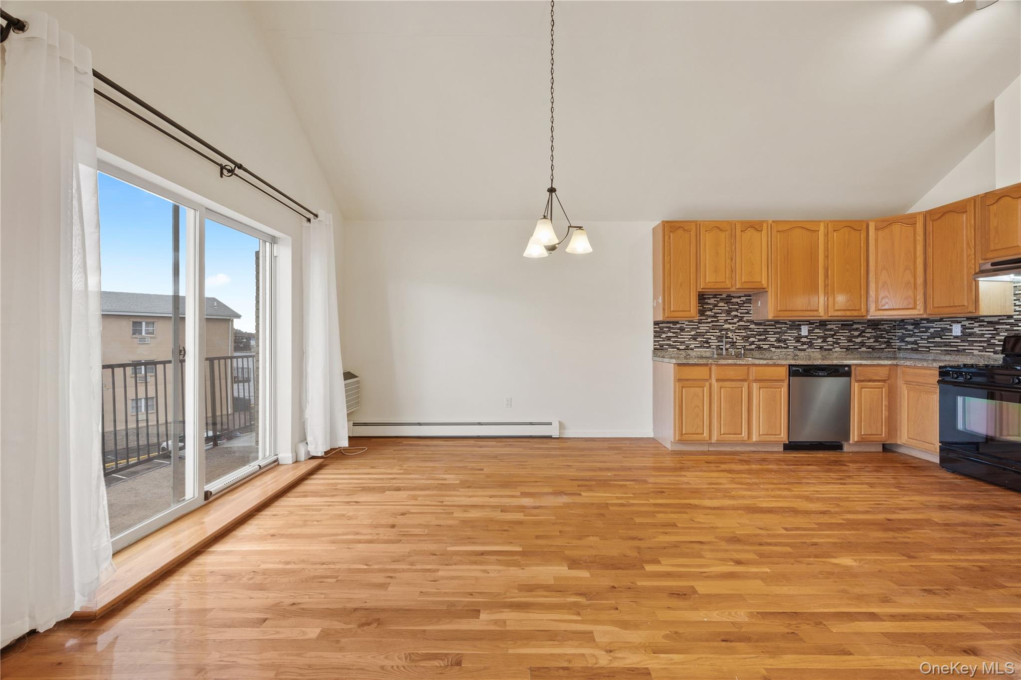 #5 photo, 10 Pennyfield Ave Avenue, Bronx , NY 10465