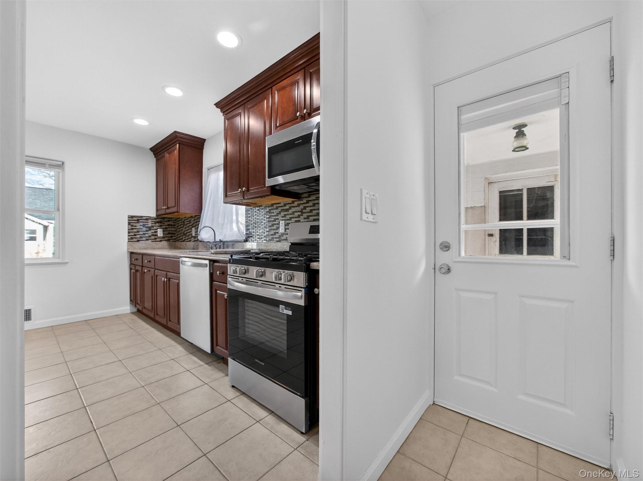 #12 photo, 180 W Washington Avenue, Pearl River , NY 10965