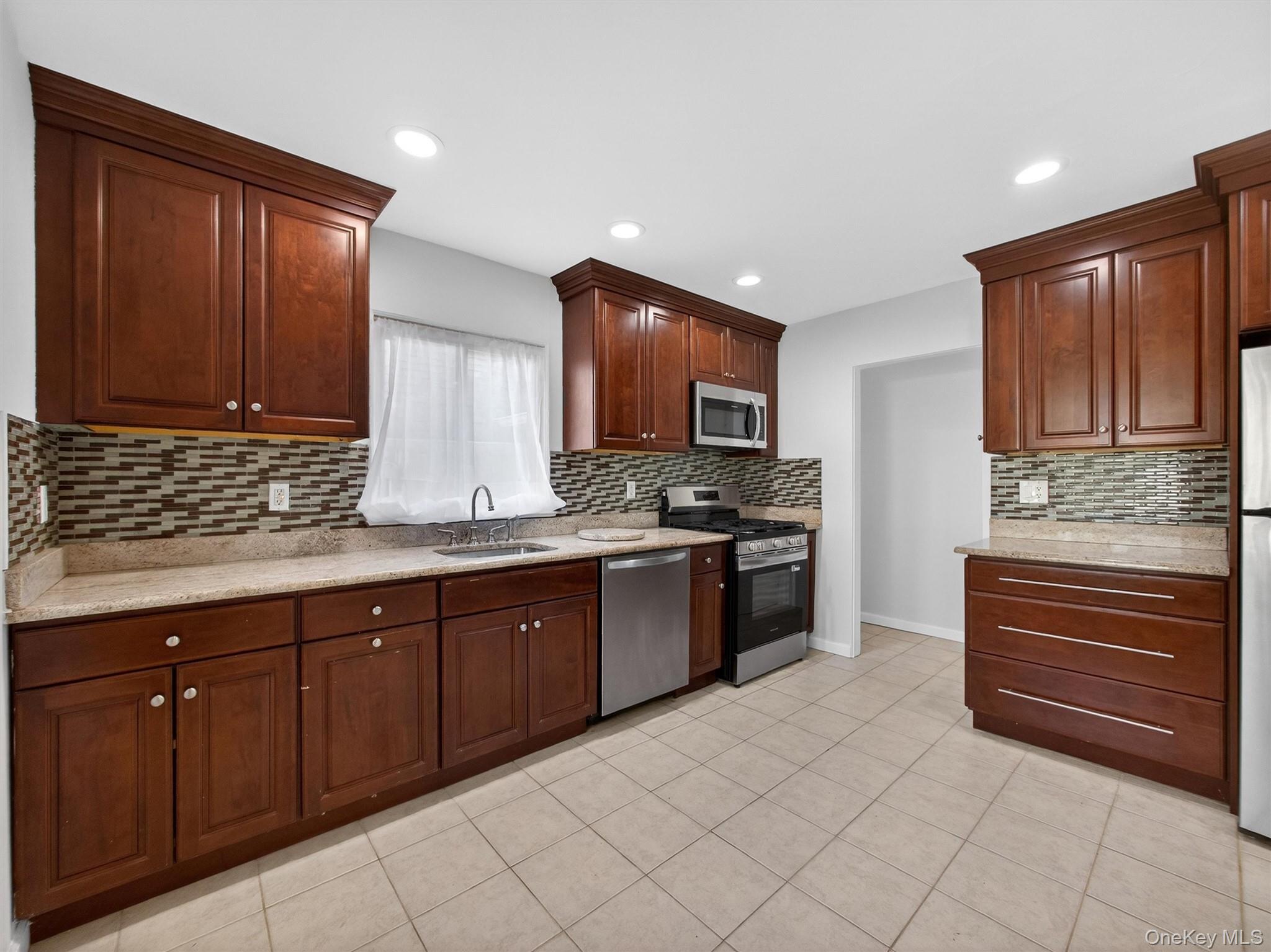 #13 photo, 180 W Washington Avenue, Pearl River , NY 10965