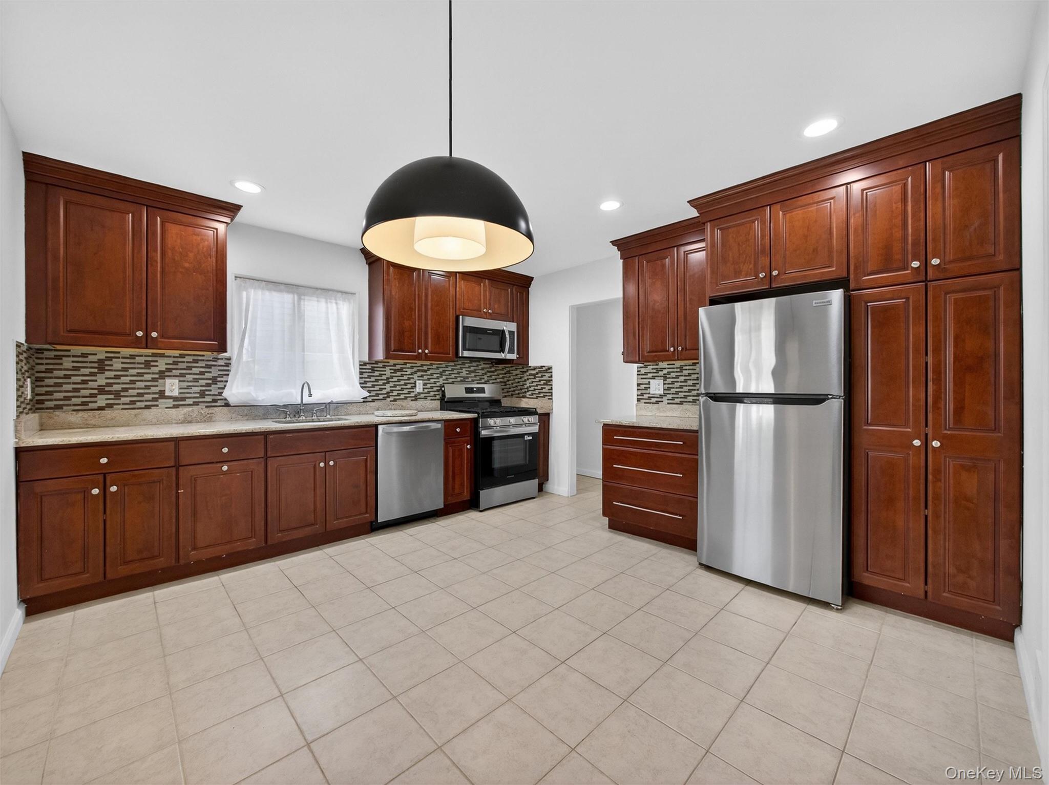 #8 photo, 180 W Washington Avenue, Pearl River , NY 10965