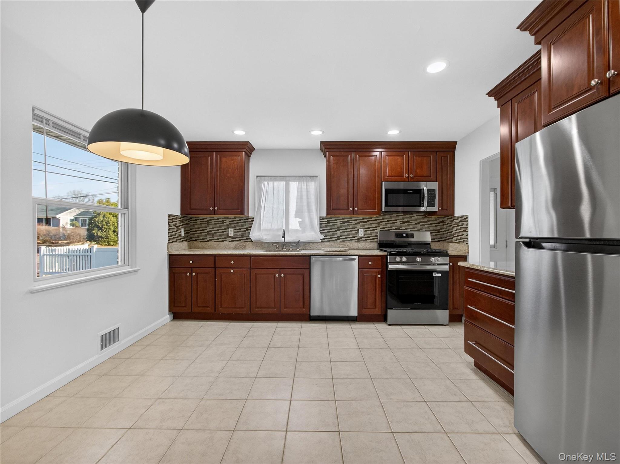 #9 photo, 180 W Washington Avenue, Pearl River , NY 10965