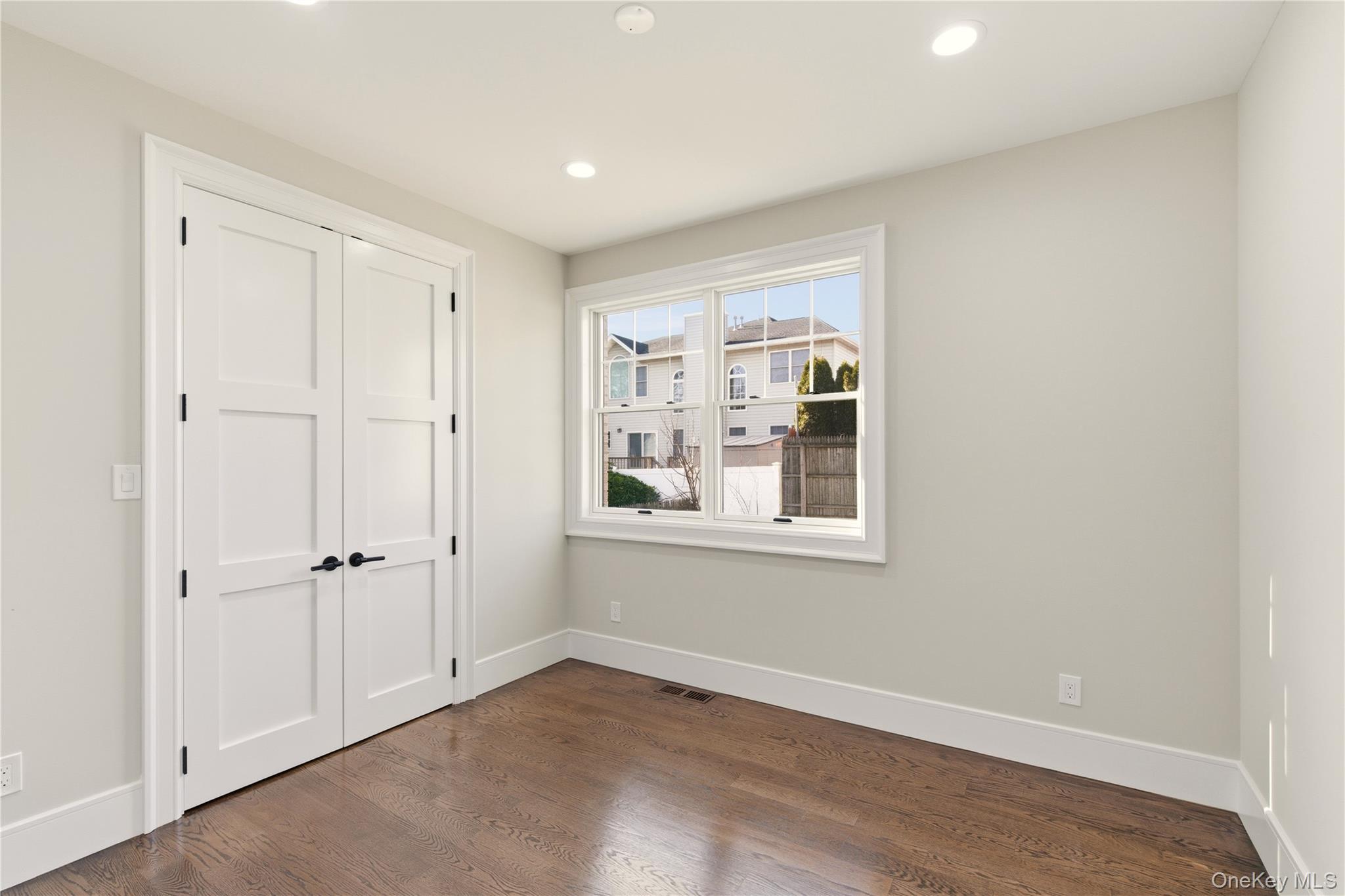 #16 photo, 12 Lee Avenue, Нассау ‖ Albertson , NY 11507