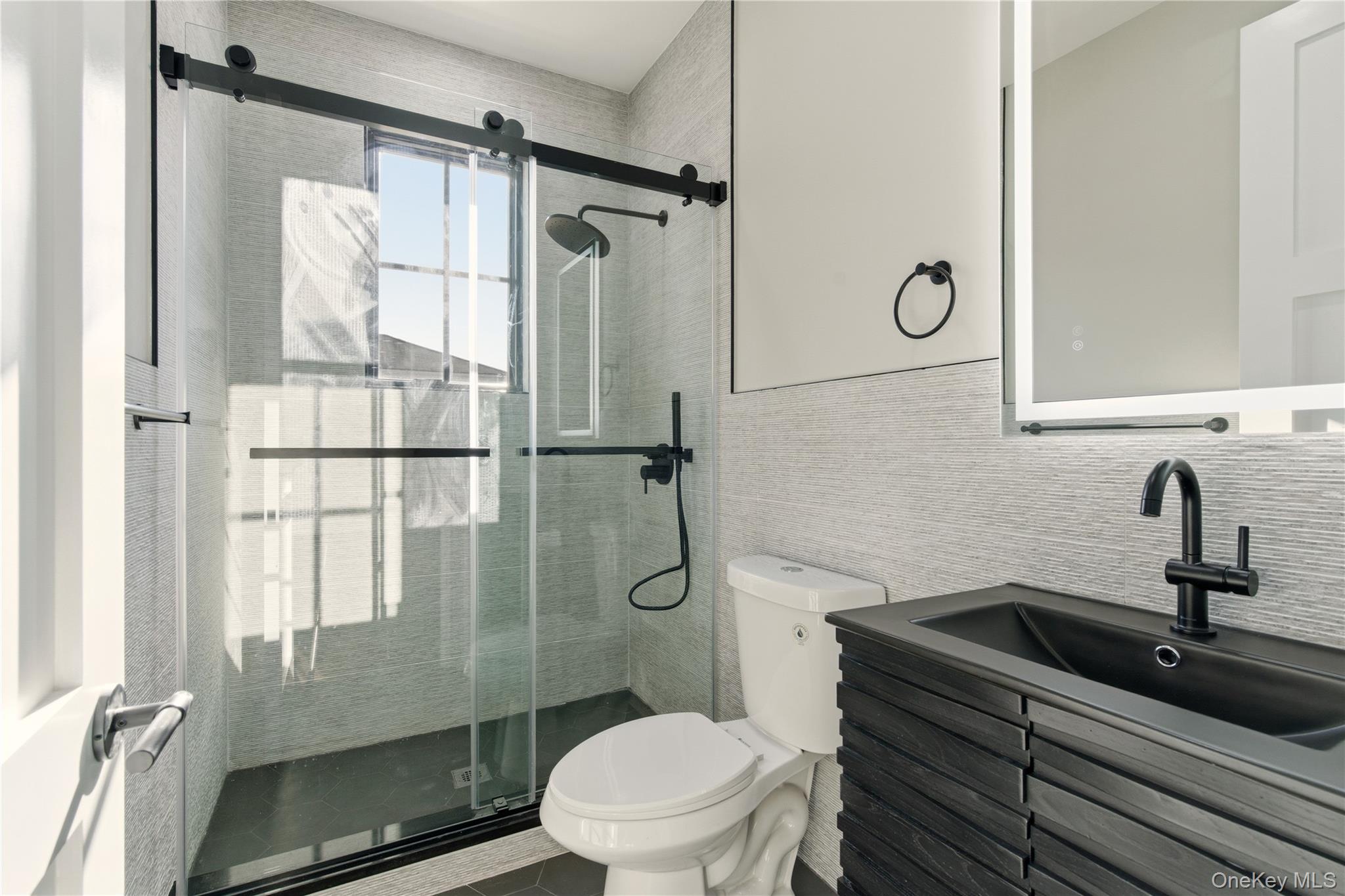 #17 photo, 12 Lee Avenue, Нассау ‖ Albertson , NY 11507