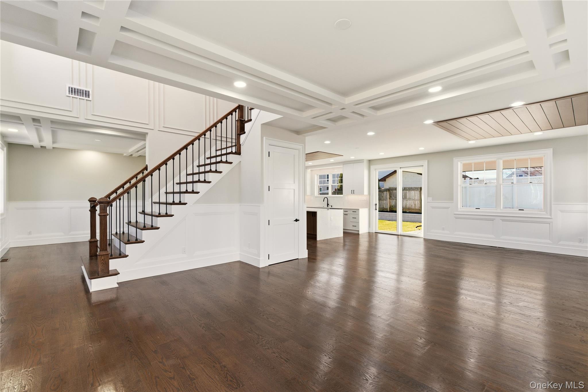 #5 photo, 12 Lee Avenue, Нассау ‖ Albertson , NY 11507