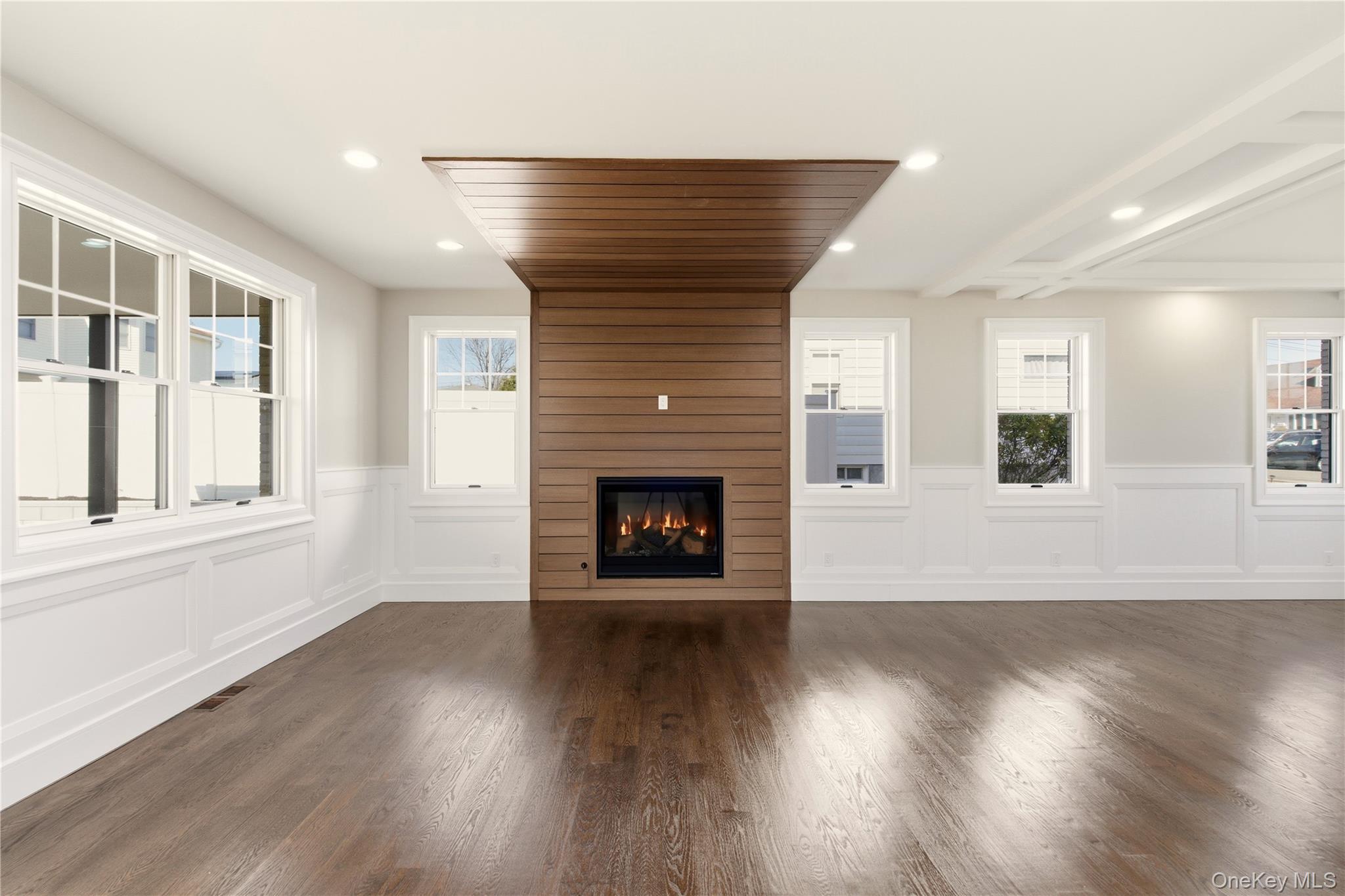 #6 photo, 12 Lee Avenue, Нассау ‖ Albertson , NY 11507