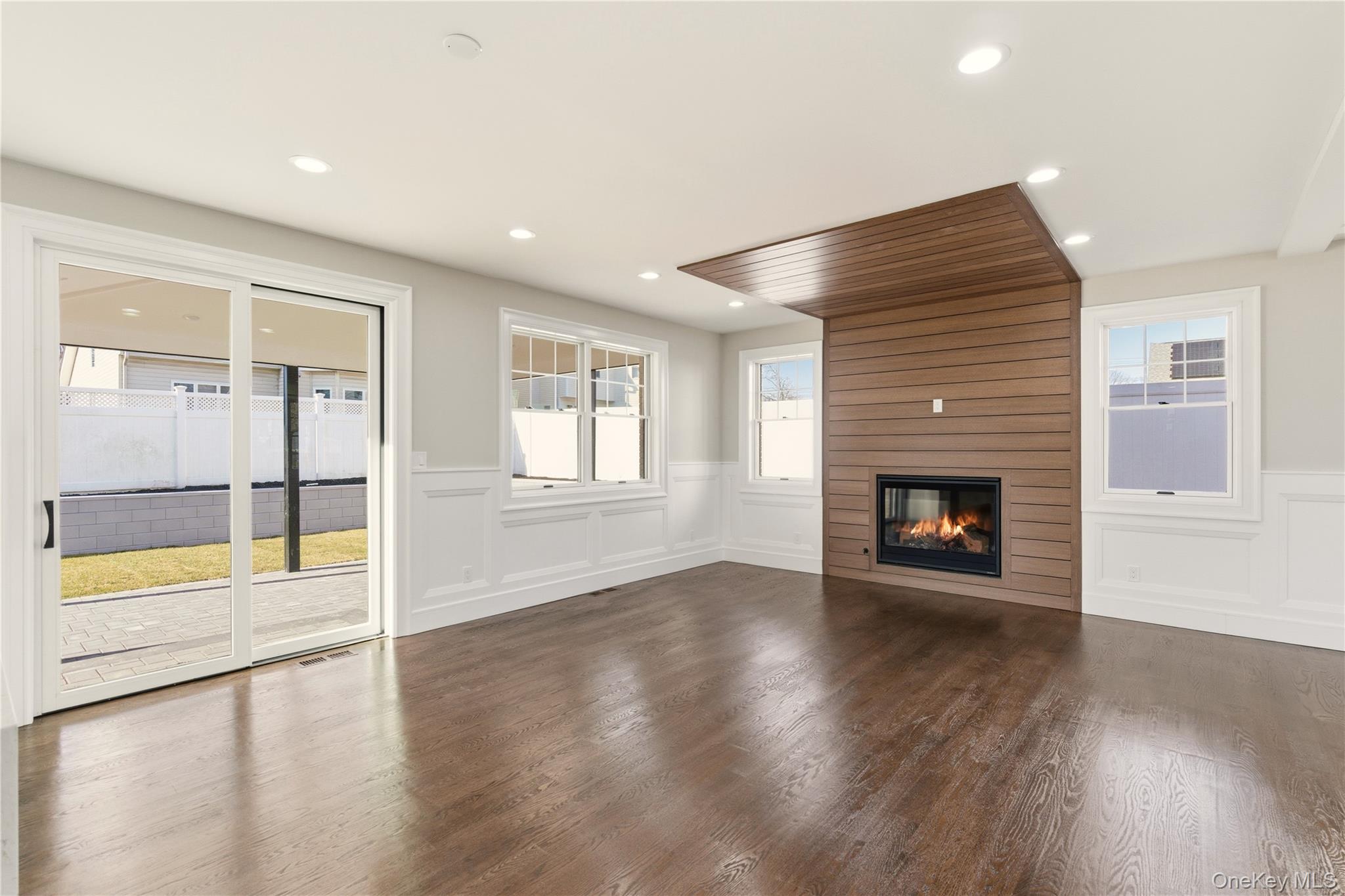 #7 photo, 12 Lee Avenue, Нассау ‖ Albertson , NY 11507