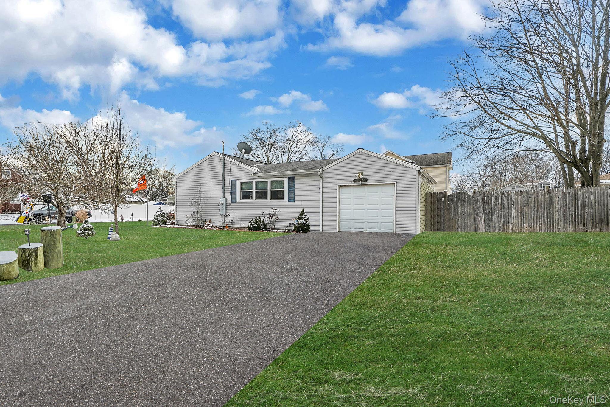 #4 photo, 9 Maple Road, Middle Island , NY 11953