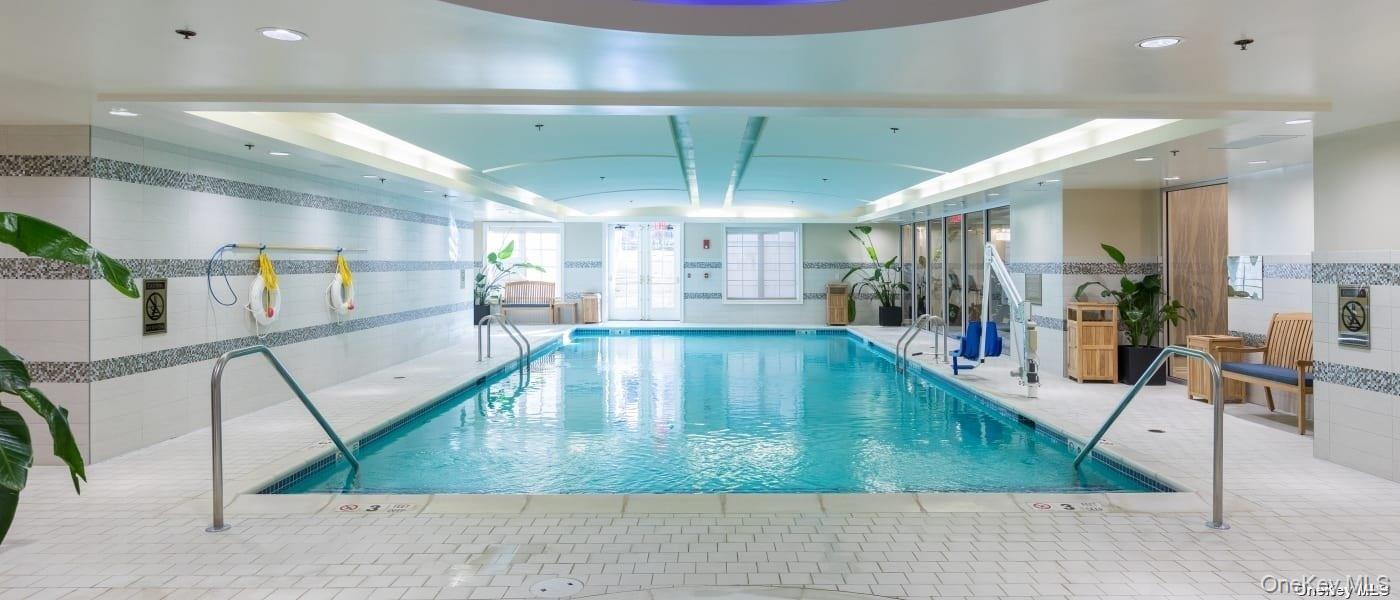 #14 photo, 2000 Royal Court, מחוז נסאו North Hills , NY 11040