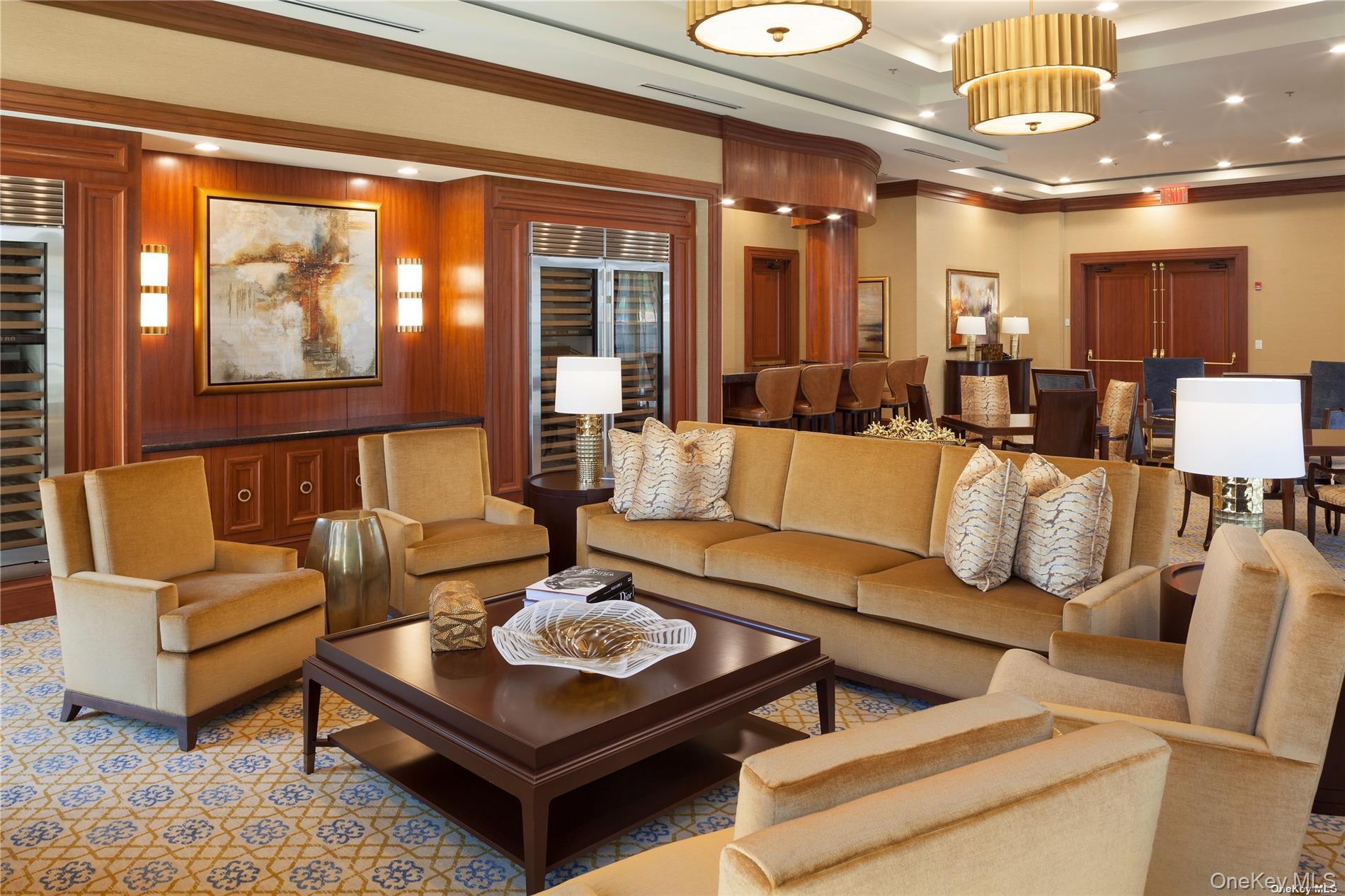 #9 photo, 2000 Royal Court, מחוז נסאו North Hills , NY 11040