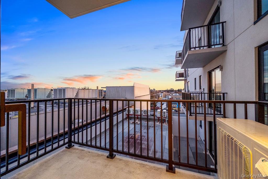 #4 photo, 150-02 Northern Blvd, קווינס Flushing , NY 11354