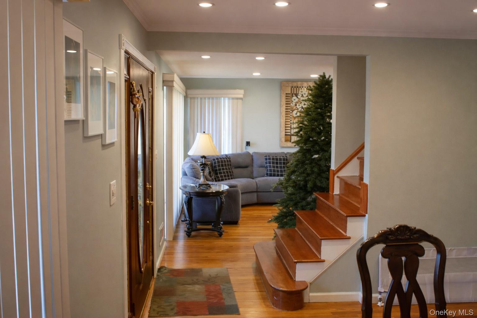 #13 photo, 1696 Francis Drive, नासाउ काउंटी East Meadow , NY 11554