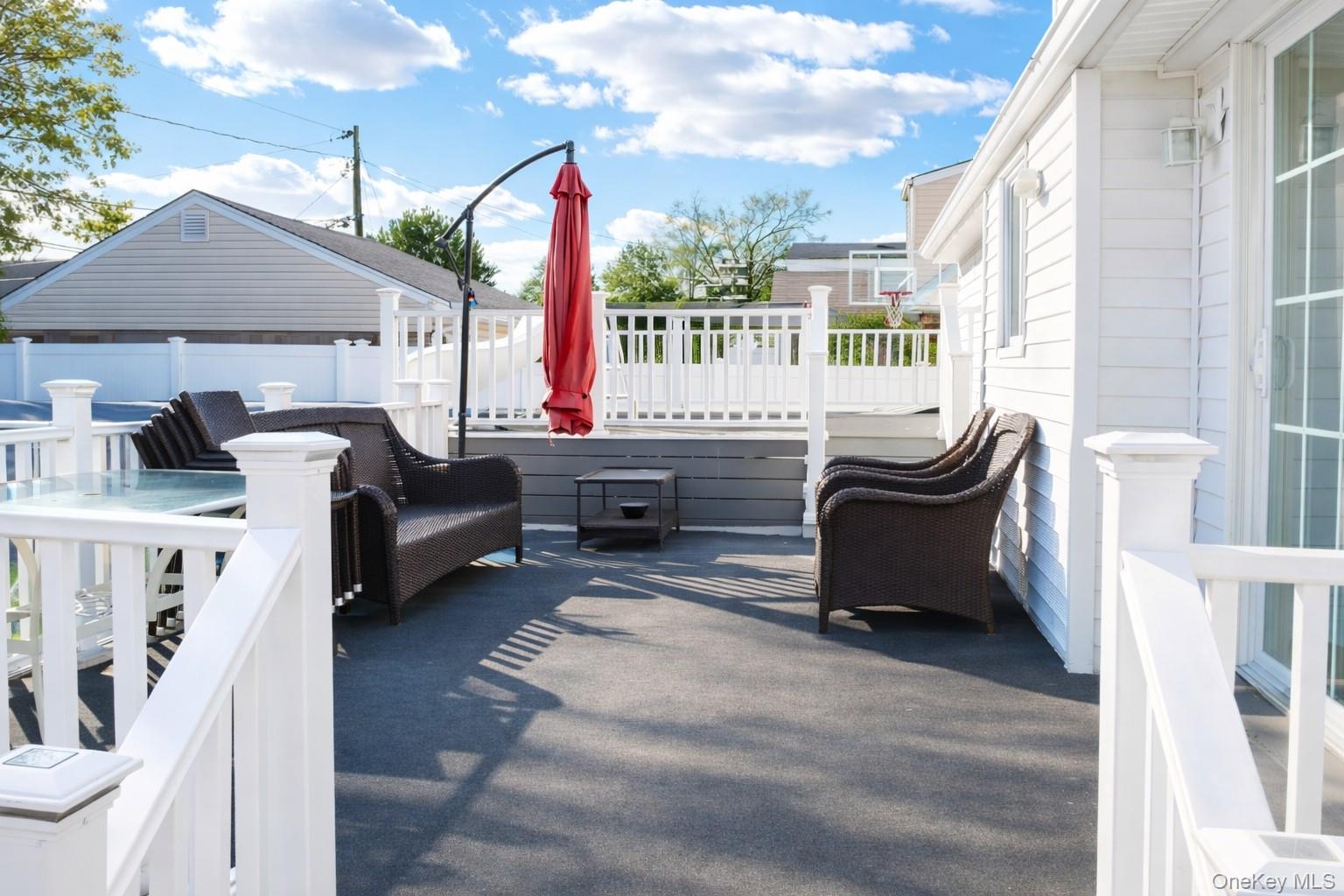 #15 photo, 1696 Francis Drive, नासाउ काउंटी East Meadow , NY 11554