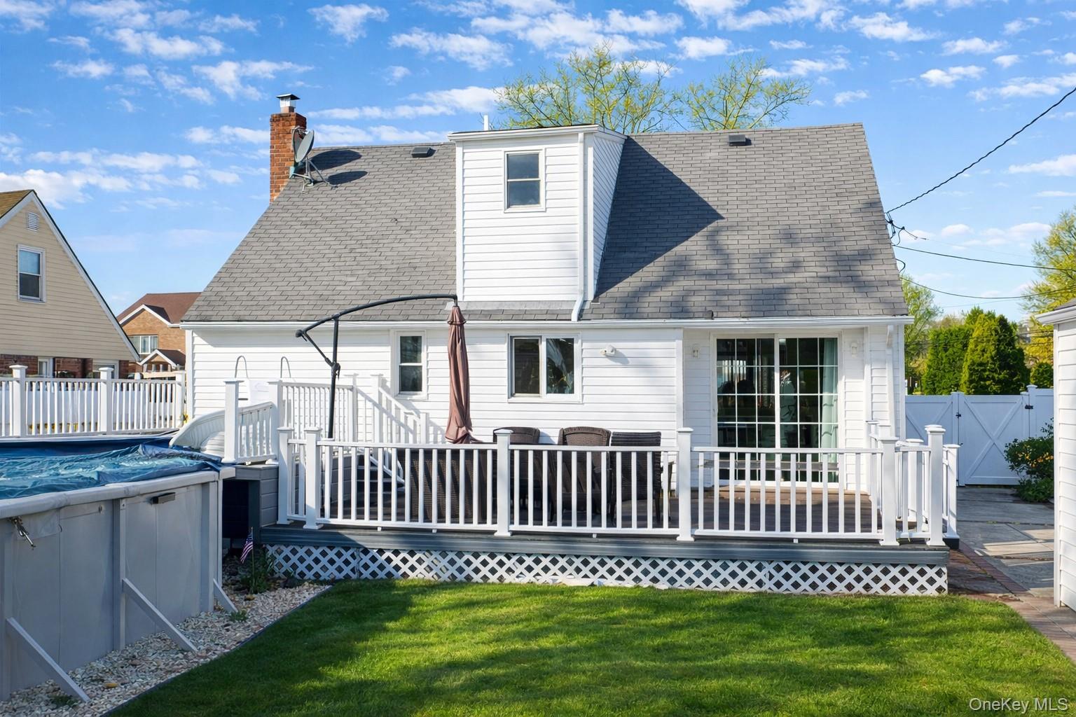 #3 photo, 1696 Francis Drive, नासाउ काउंटी East Meadow , NY 11554