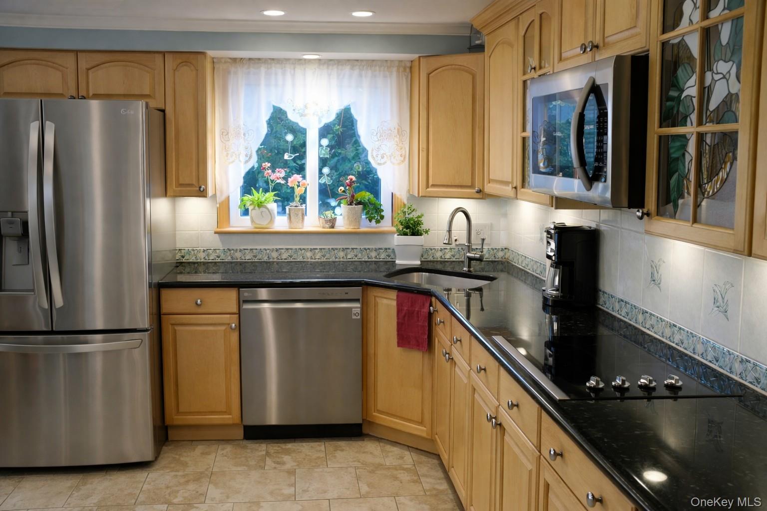 #5 photo, 1696 Francis Drive, नासाउ काउंटी East Meadow , NY 11554