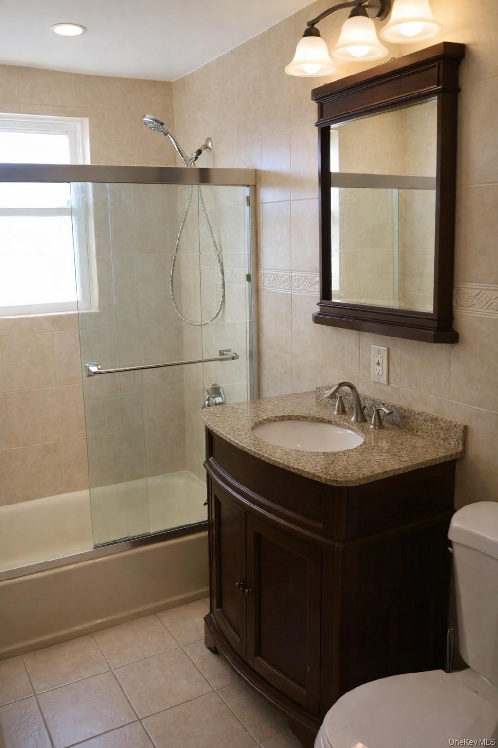 #9 photo, 1696 Francis Drive, नासाउ काउंटी East Meadow , NY 11554