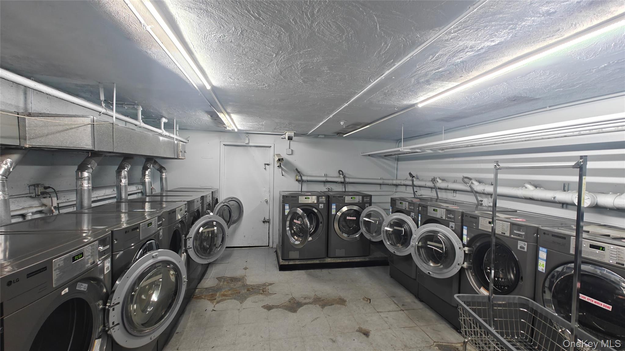 #11 photo, 110-23 66 Avenue, קווינס Forest Hills , NY 11375