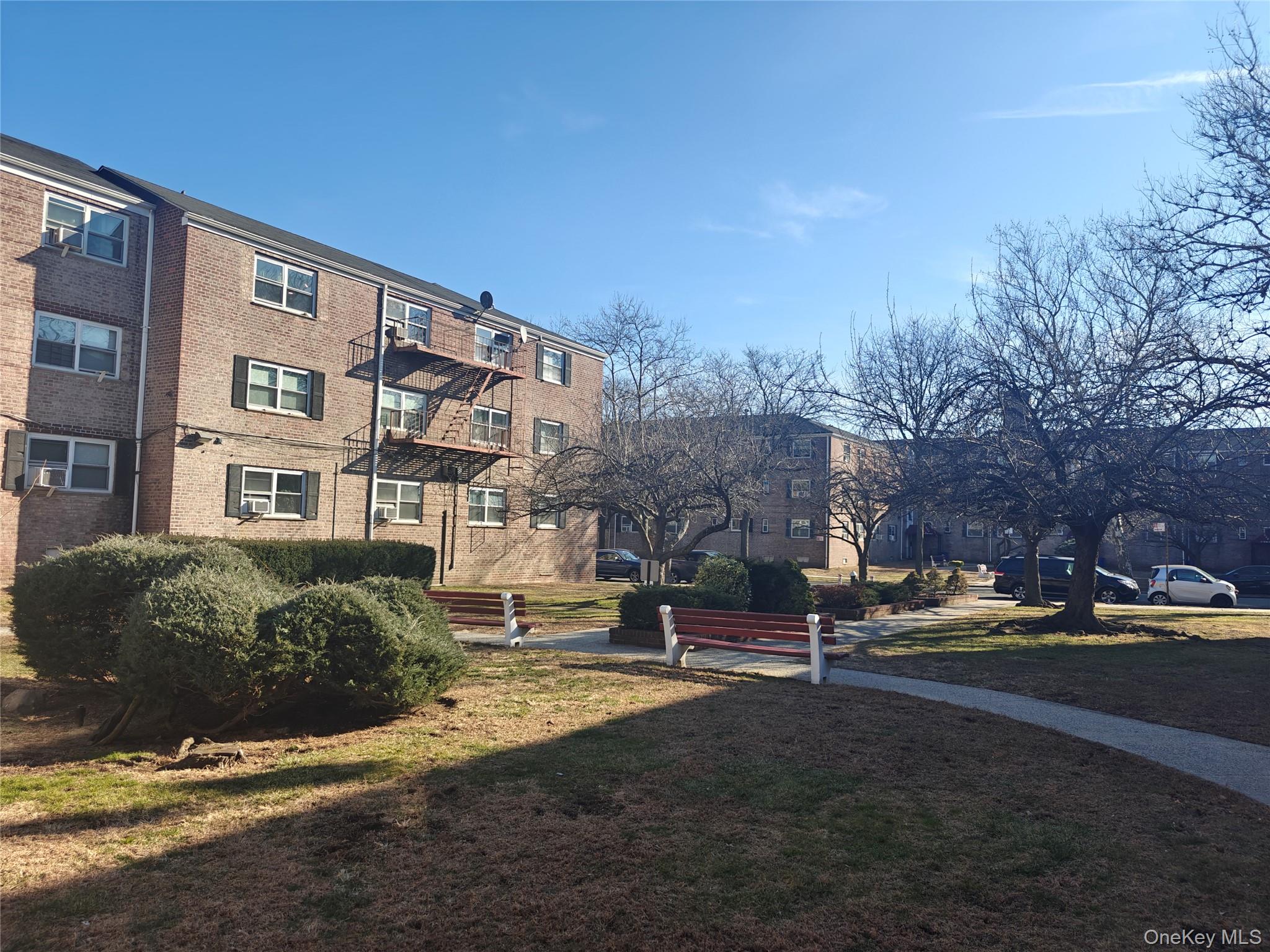 #12 photo, 110-23 66 Avenue, קווינס Forest Hills , NY 11375